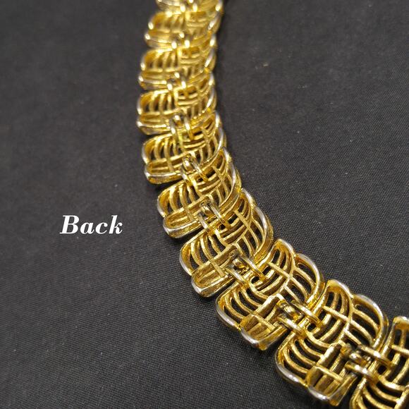 Monet Golden Weave Bracelet Gold Plated Filigree 1960s Vintage Jewelry Signed - Picture 8 of 10